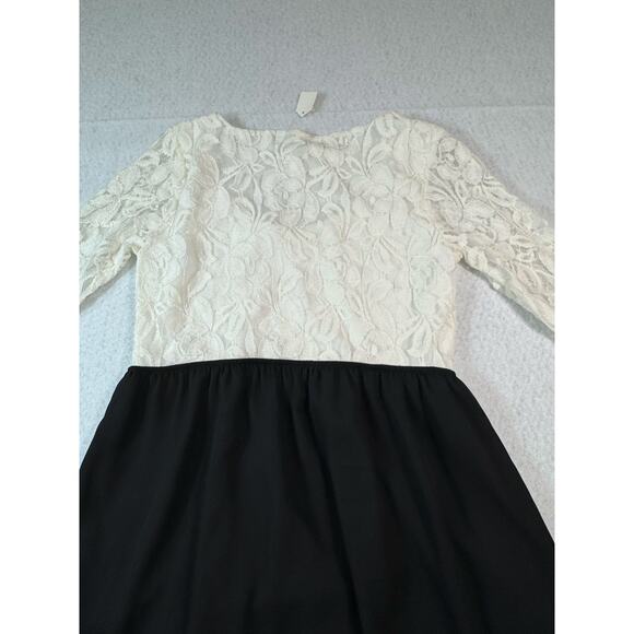 NWT Pixi + Ivy White and Black Dress with Lace Detailed Top Medium 3/4 Sleeve - Picture 8 of 16